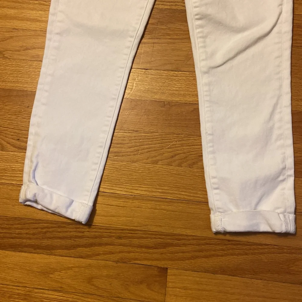 PAIGE Skyline Crop Skinny Jeans in Optic White. Size 27